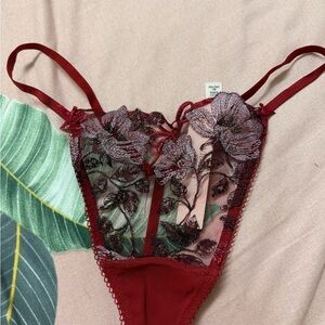 Victoria's Secret Red Floral Embroidered V-String M
